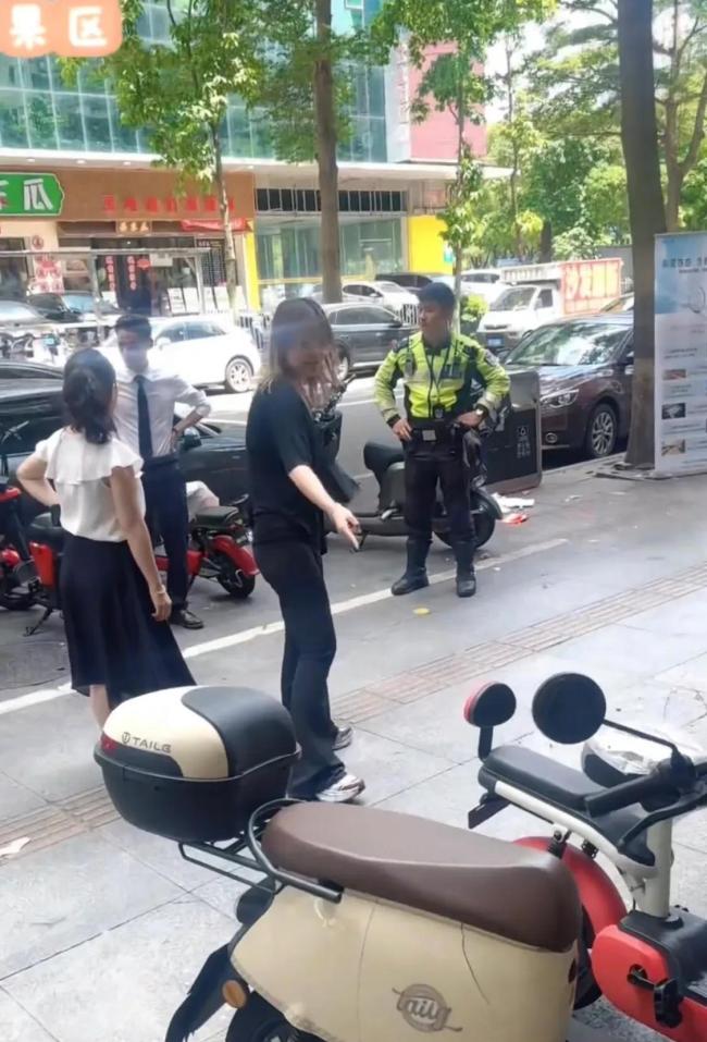 女子骑平衡车摔倒骨折质疑路不平 推卸责任引争议