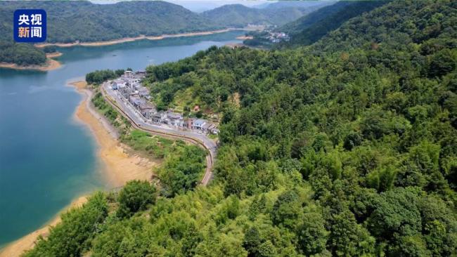 这群人为啥要背着国徽进山？服务qy sports球友体育