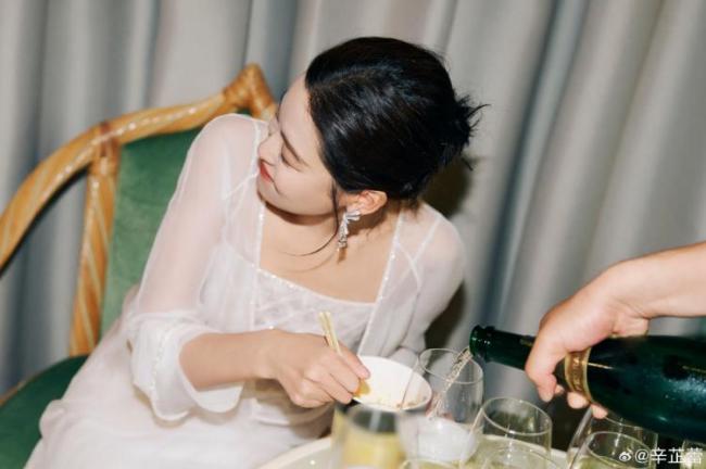 辛芷蕾获奖之后的喧嚣 名利场再现活力