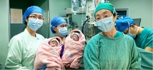 56岁妈妈顺利分娩双胞胎 喜悦与挑战并存