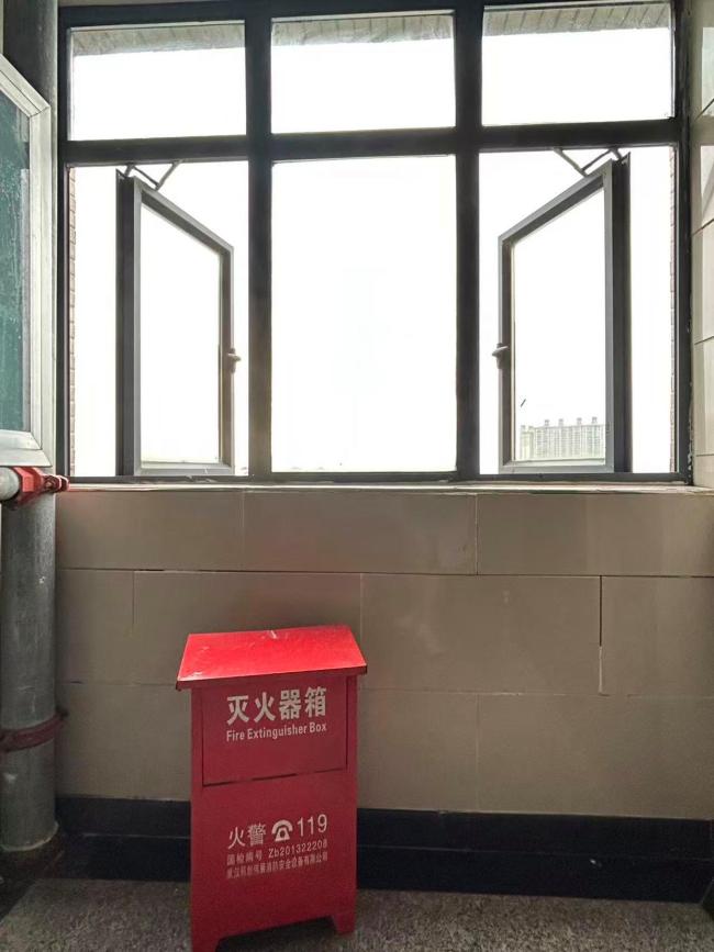 3岁女童16楼坠亡父亲发声
