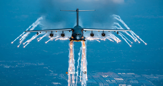 震撼！空中极近距离拍战机影像大片来了