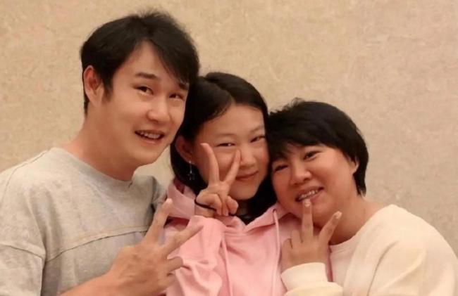 張智霖兒子在《歌手》做暑假工 星二代顏值優(yōu)勢引發(fā)關(guān)注