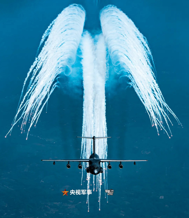 震撼！空中极近距离拍战机影像大片来了