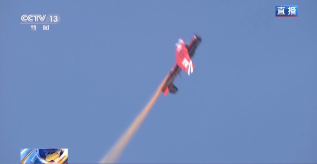 惊艳全场！“天之翼”飞行表演队展示“七机开花”