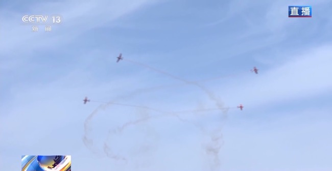 惊艳全场！“天之翼”飞行表演队展示“七机开花”