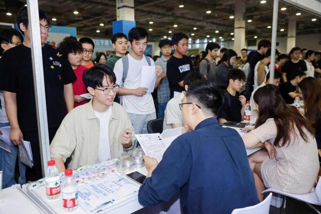 1.9万人次涌入宁波高洽会 人才与岗位精准对接