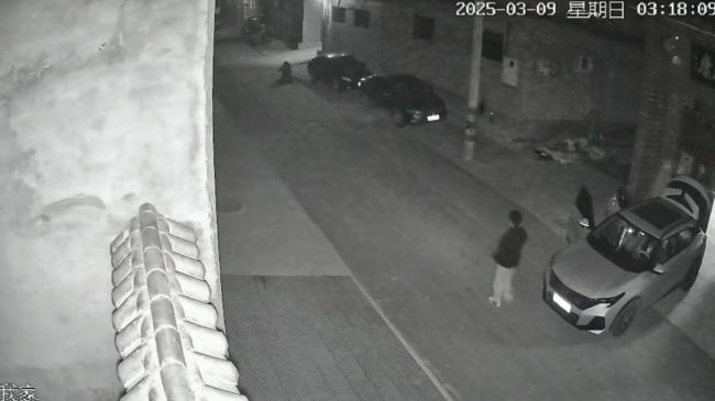 男子威胁前女友不复合杀她全家 监控曝光!