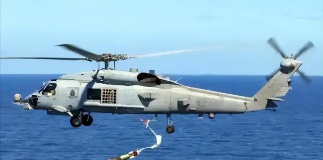 专家：福建舰三型舰载机分工明确 展现海上空中力量