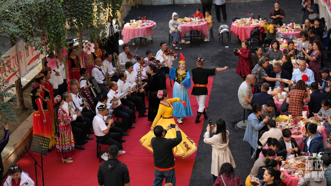 時政新聞眼丨歷史性的新疆之行開啟,傳遞哪些重要信息