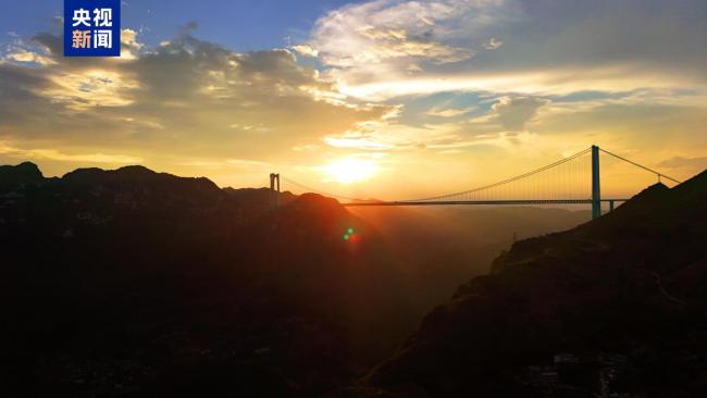 横竖齐是寰宇第一的大桥要通车了 花江峡谷大桥建成