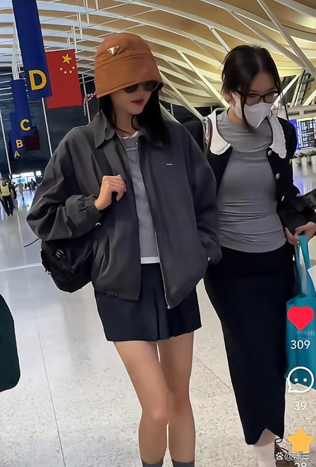 米兰街头偶遇关晓彤 时装周风姿迷东说念主