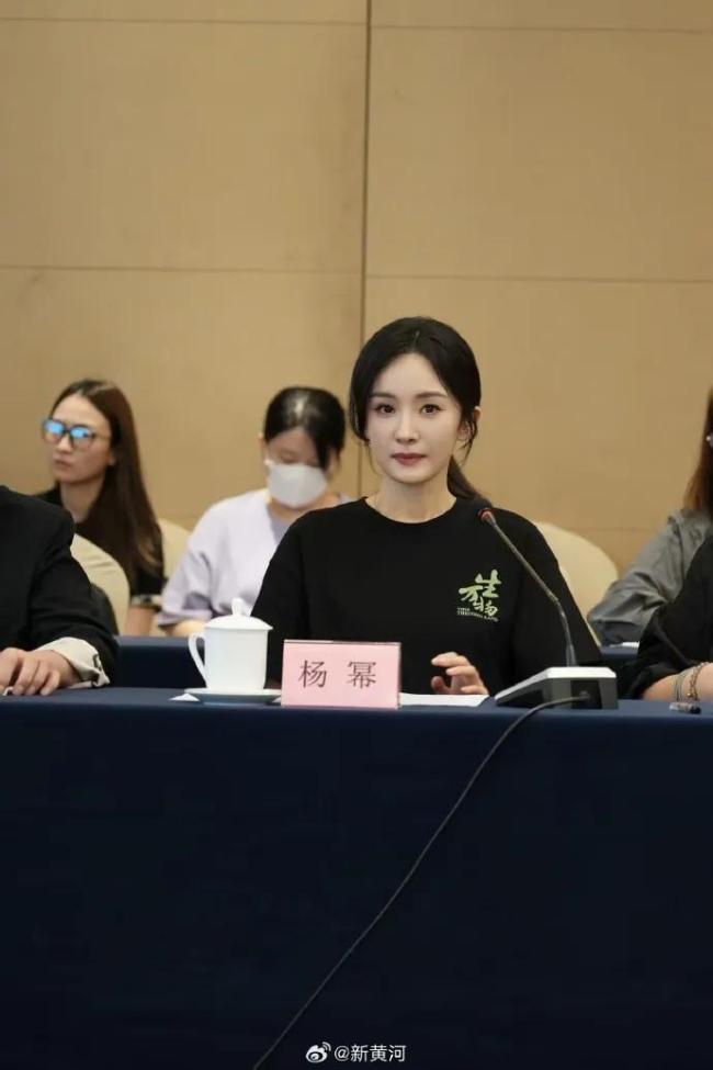 杨幂复兴冬天也要穿战胜很贫穷 展现积极派头获赞