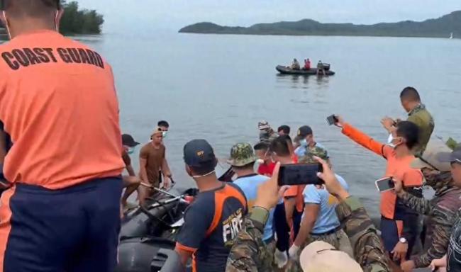 菲律宾一渔船倾覆 死亡人数升至4人 恶劣海况致悲剧发生