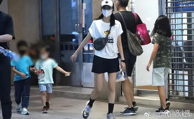 台媒曝安以轩与三男泡夜店 单亲姆妈的幽闲之夜