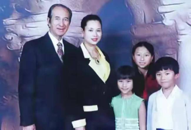 何猷启恋情曝光 新欢获眷属暖和