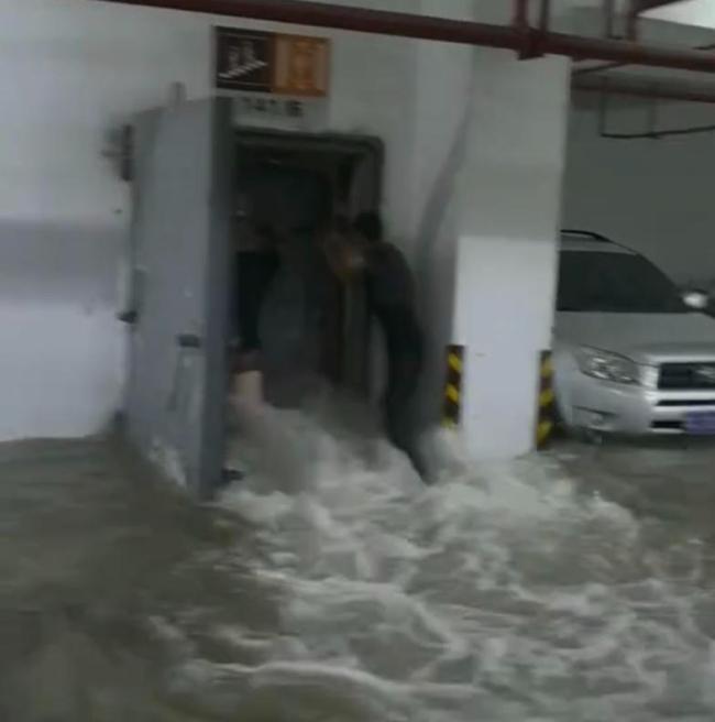 多地辟谣:业主私挖地下室挖通河道等谣言 真相待调查