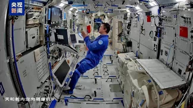 神舟二十号乘组太空送国庆祝福 完成第四次出舱任务