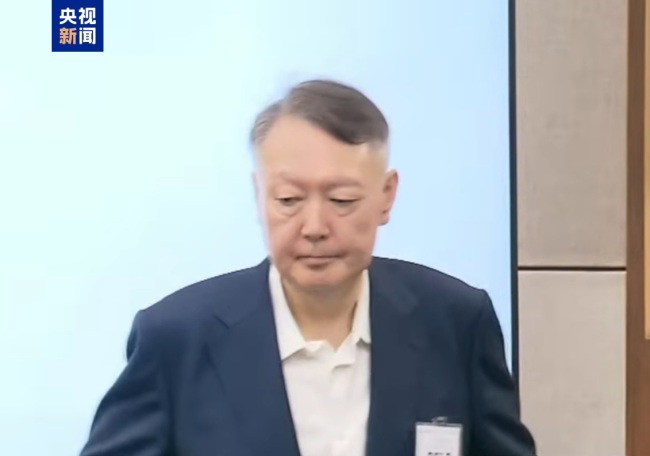 尹锡悦出席其涉嫌滥用职权等案件首次庭审