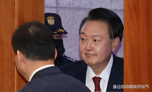 尹锡悦庭审策略改变了吗 健康危机装开关