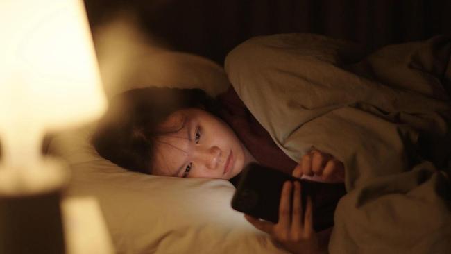 这样睡觉“伤害”血糖、血管、心脏！