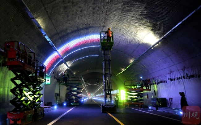 翻越夹金山一小时缩短至10分钟 隧道通车解决世代难题