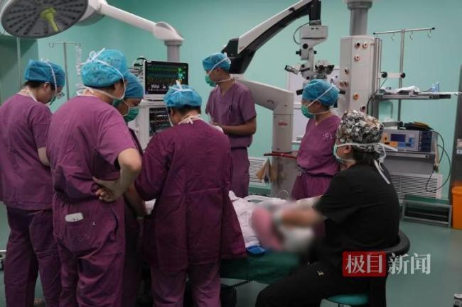 孕妇遭熊袭击重伤装死保命 跨省千里求医转危为安