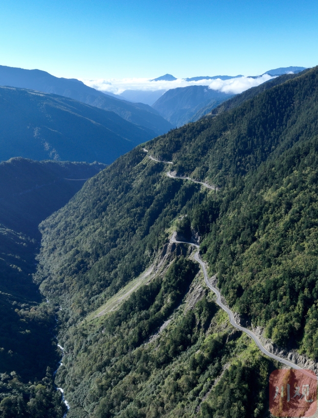 翻越夹金山一小时缩短至10分钟 隧道通车解决世代难题