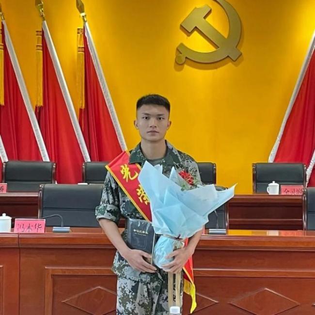 小伙退役半个月后第三次入伍！