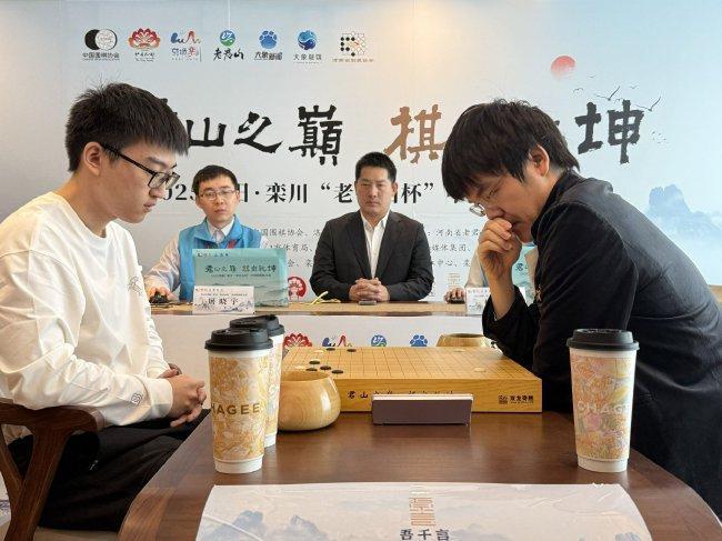 柯洁夺得棋圣冠军后落泪