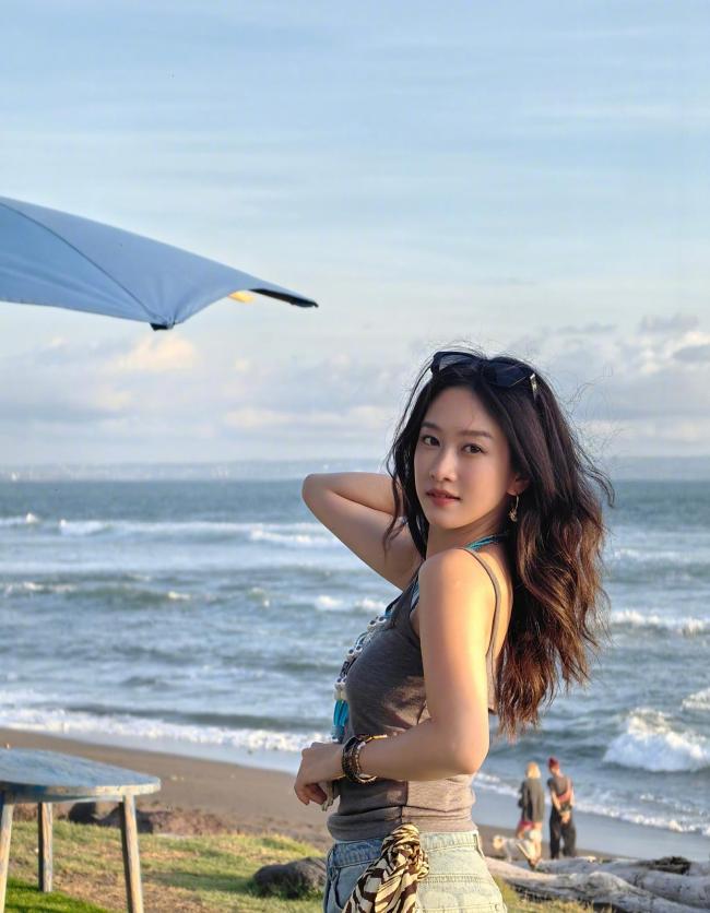 刘美含食物中毒坐轮椅！发文调侃：“当浓人一不小心浓过了头…”