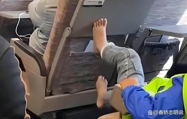 高铁宝妈教娃骂“滚” 家教碎一地 公共空间礼仪失衡