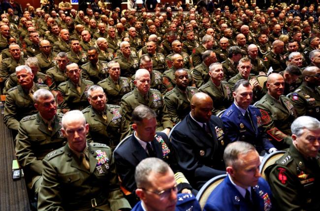 特朗普讲70分钟 全美将领沉默70分钟 军队高层全程静默