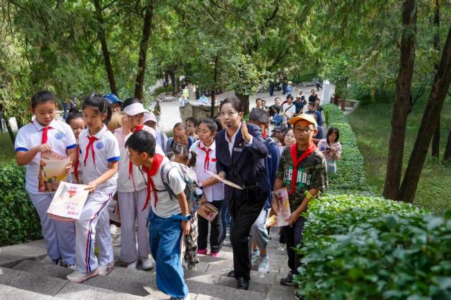假期首日，北京市属公园迎超40万游客，天坛公园人最多 多彩活动庆国庆
