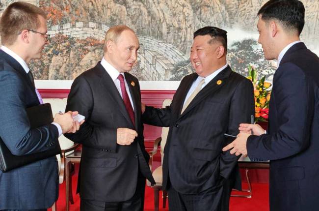 金正恩向中方致贺电 强调加强中朝友好合作