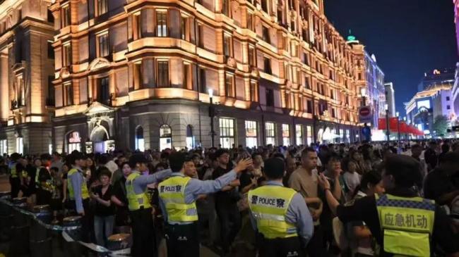 老外涌入上海商场消费：我们那买不到
