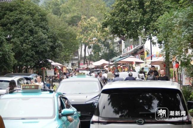 全杭州的人都出动了？国庆西湖景区人潮涌动
