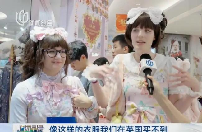 老外涌入上海商场消费：我们那买不到 国庆购物热潮来袭