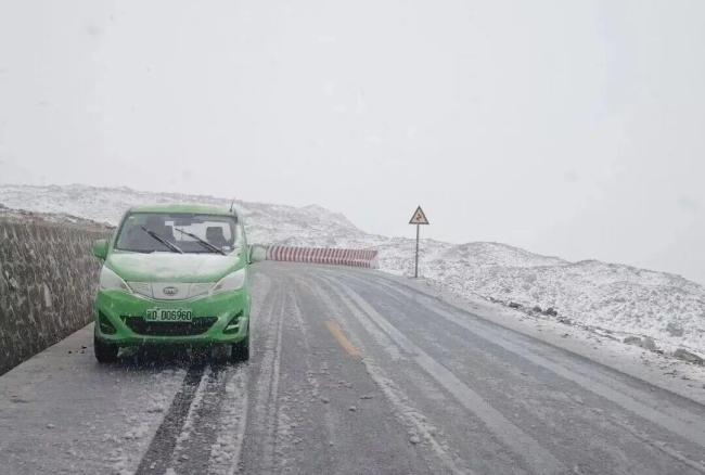 珠峰景区暂停售票临时阻塞