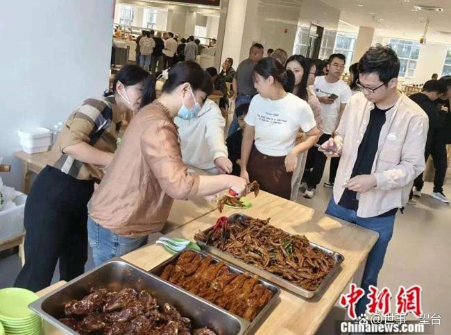 女子开100多公里体验顺德机关食堂 政务空间变身网红打卡地
