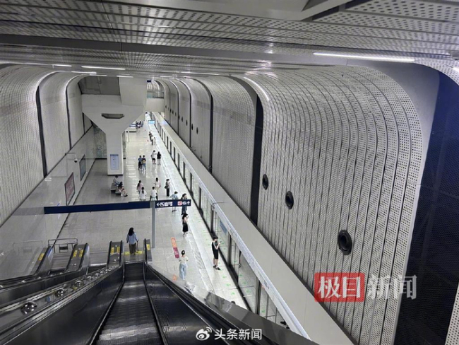 地铁站出入口26个字母快用完了 武汉地铁出口密度惊人