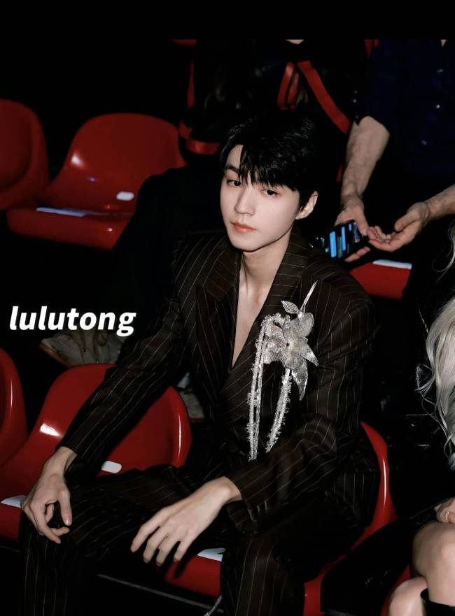 王俊凯工作室修图遗落了个鼻子 年度最搞笑修图事故