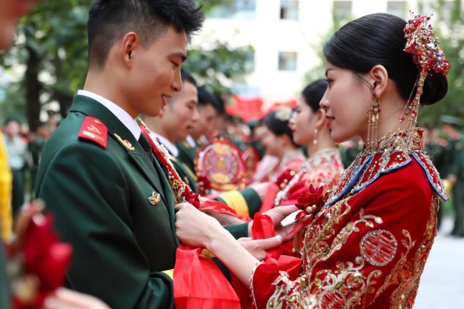 你守着国！她守着你！北京武警营区举办集体婚礼，祝贺他们，点赞当随礼！ 军营里的浪漫与忠诚