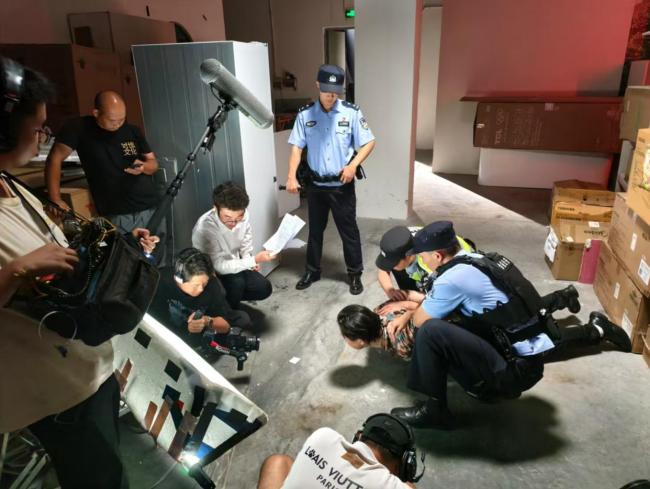 千万网友催更 杭州公安霸总短剧火了 笑到打鸣普法新方式