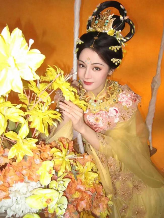 『迪丽热巴』中秋嫦娥造型惊艳 网友热议美丽如画