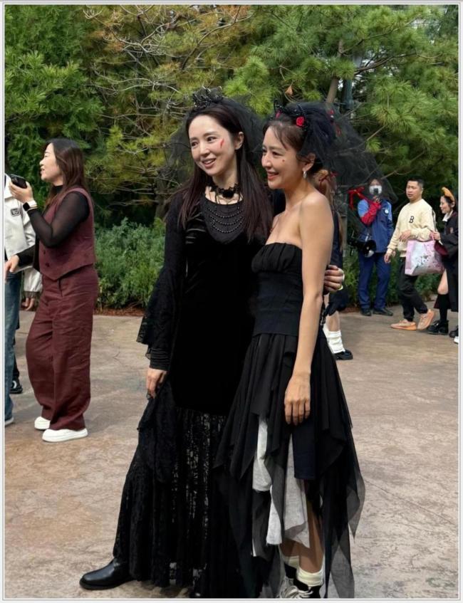 董璇佟麗婭小酒窩朵朵中秋合照 溫馨親子時光引發(fā)熱議