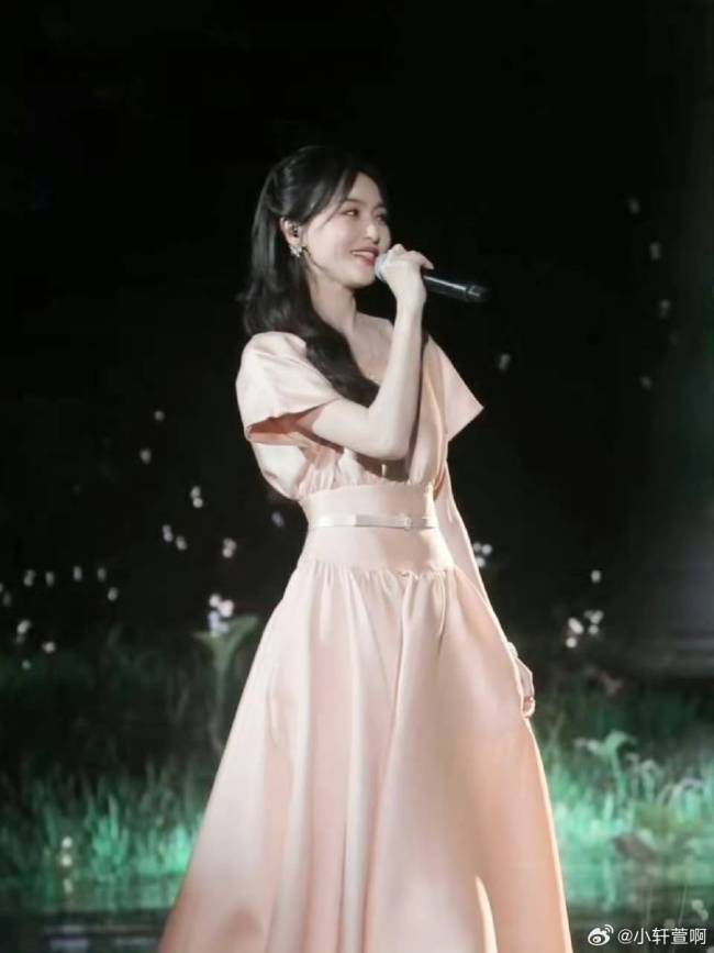 唐嫣美成啥了 欧豪也是个神 中秋晚会最亮的星