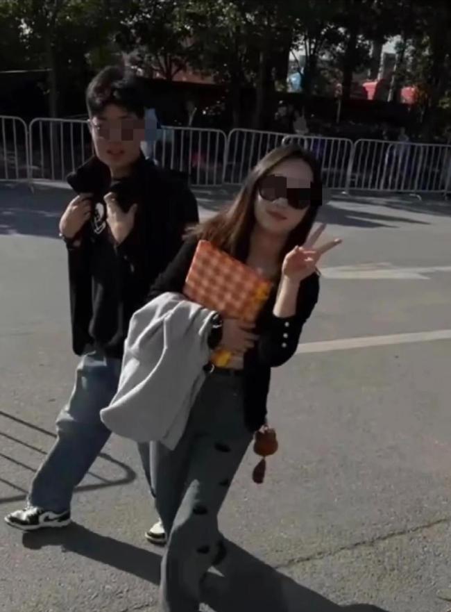 2中国游客在马来西亚一岛上失联