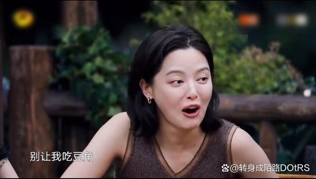 黄磊处处被贴脸开大 真性情还是博眼球？