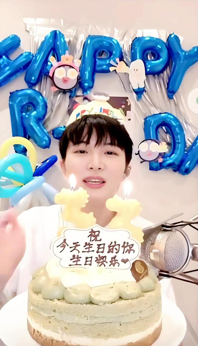 周深 三十岁了已经不可爱了 演唱风格引发争议
